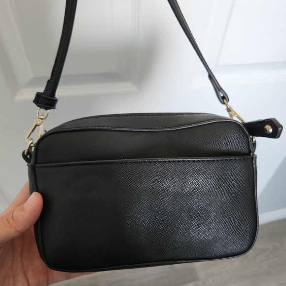 Guess camera purse - Picture 3 of 8